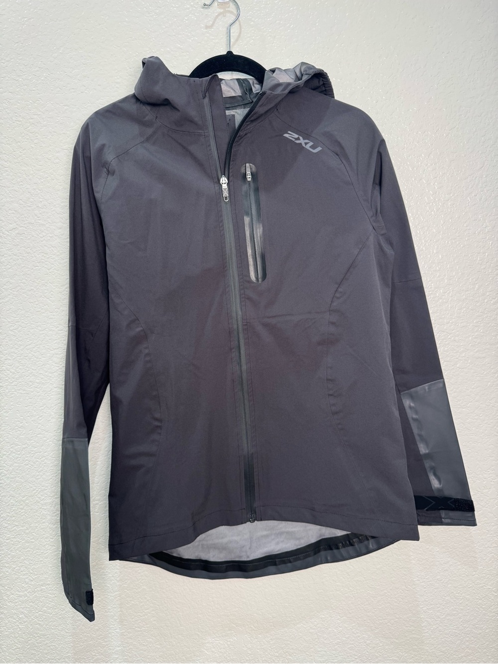 2XU Men Small Waterproof Running Hiking Jacket Hooded Reflective Black MR4543B